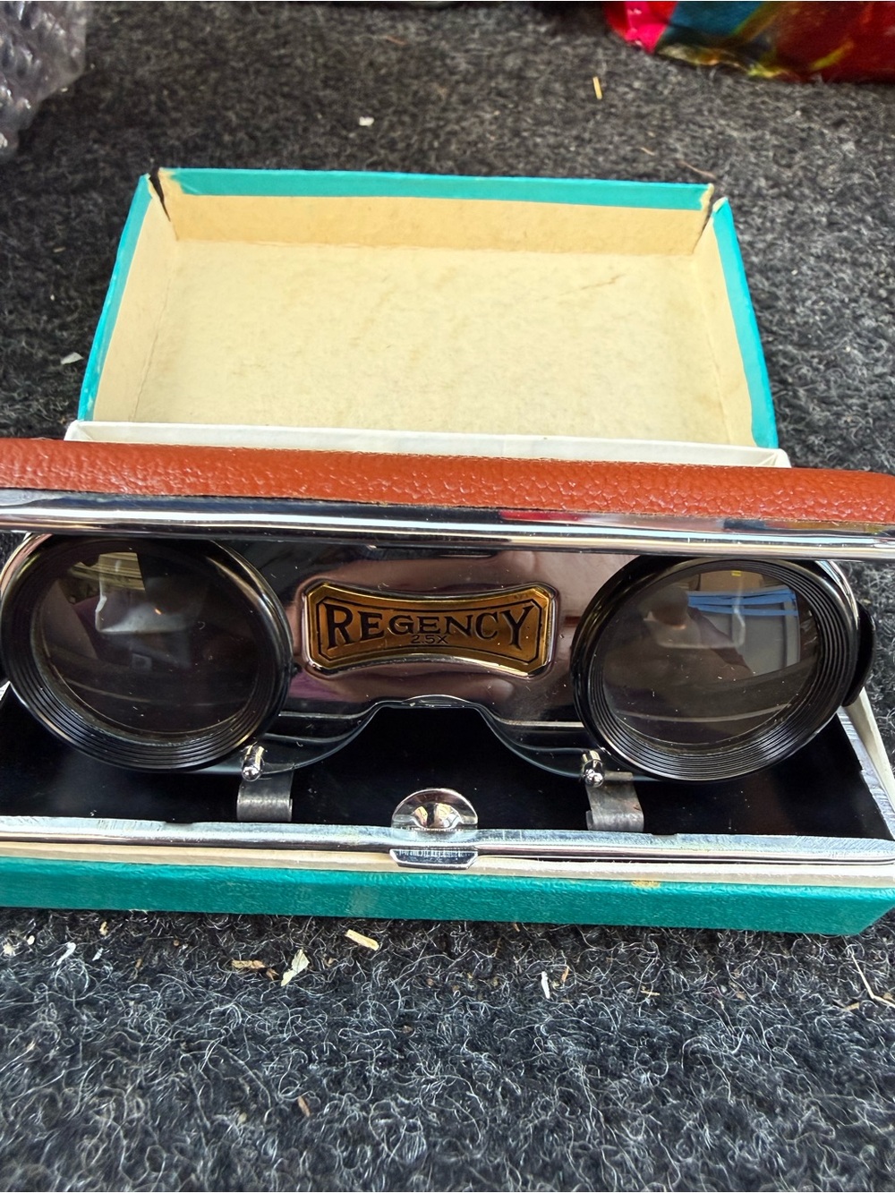 vintage Regency opera glasses feature a 2.5x magnification, & collapsible